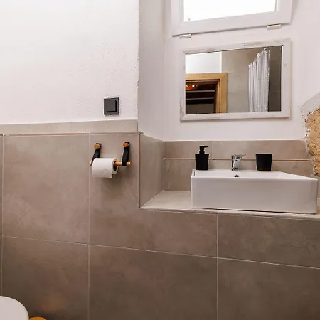 Malerisches Steinhaus Mit Privatpool, Bbq, Waschmaschine, Liegen, Klimatisierte Schlafzimmer