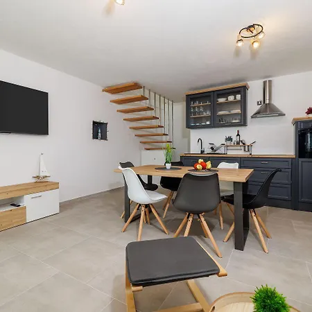 Casa vacanze Malerisches Steinhaus Mit Privatpool, Bbq, Waschmaschine, Liegen, Klimatisierte Schlafzimmer *