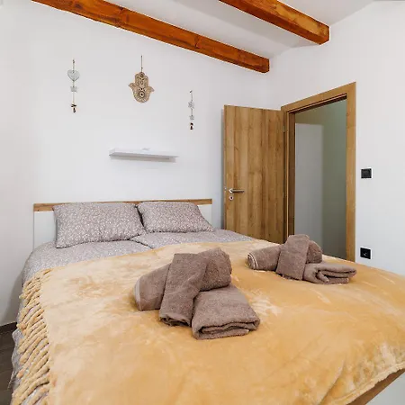 Malerisches Steinhaus Mit Privatpool, Bbq, Waschmaschine, Liegen, Klimatisierte Schlafzimmer