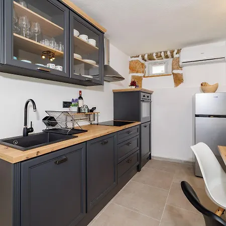 Malerisches Steinhaus Mit Privatpool, Bbq, Waschmaschine, Liegen, Klimatisierte Schlafzimmer 펜션 Grižane