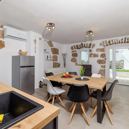 Malerisches Steinhaus Mit Privatpool, Bbq, Waschmaschine, Liegen, Klimatisierte Schlafzimmer * Grižane
