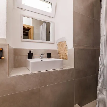 Malerisches Steinhaus Mit Privatpool, Bbq, Waschmaschine, Liegen, Klimatisierte Schlafzimmer