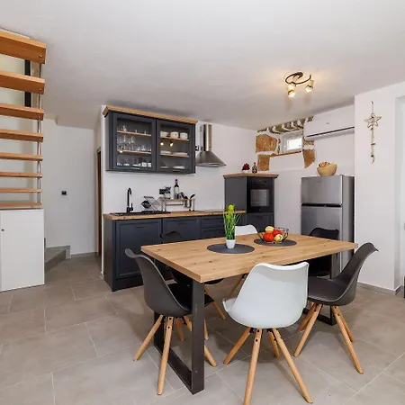 Tatil Evi Malerisches Steinhaus Mit Privatpool, Bbq, Waschmaschine, Liegen, Klimatisierte Schlafzimmer Grižane