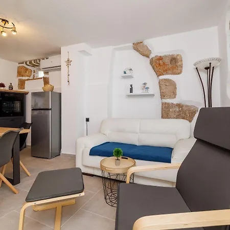 Malerisches Steinhaus Mit Privatpool, Bbq, Waschmaschine, Liegen, Klimatisierte Schlafzimmer Grižane