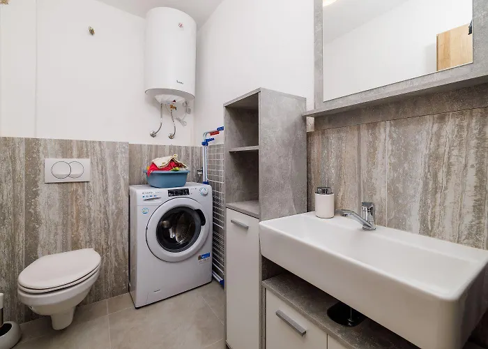 Case de vacanță Malerisches Steinhaus Mit Privatpool, Bbq, Waschmaschine, Liegen, Klimatisierte Schlafzimmer