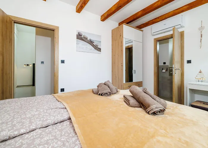 Malerisches Steinhaus Mit Privatpool, Bbq, Waschmaschine, Liegen, Klimatisierte Schlafzimmer Case de vacanță *