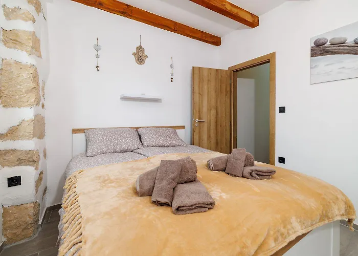 Malerisches Steinhaus Mit Privatpool, Bbq, Waschmaschine, Liegen, Klimatisierte Schlafzimmer