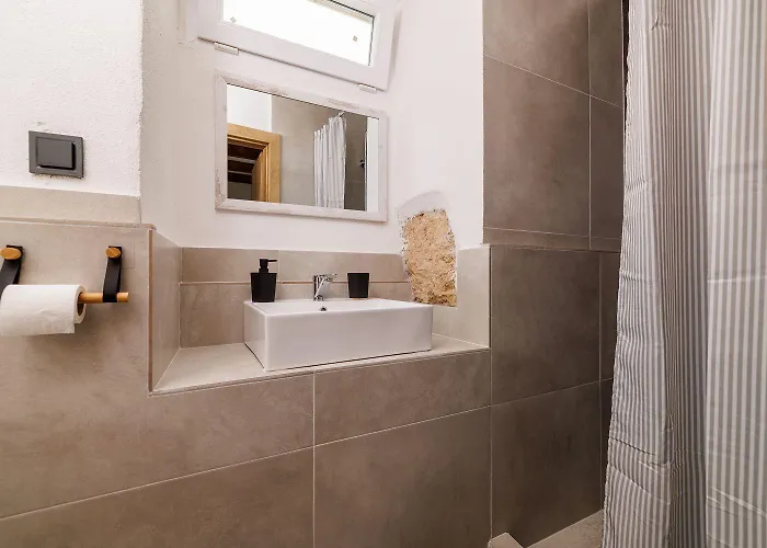 Malerisches Steinhaus Mit Privatpool, Bbq, Waschmaschine, Liegen, Klimatisierte Schlafzimmer