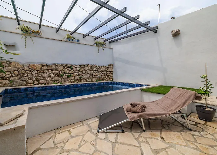 Malerisches Steinhaus Mit Privatpool, Bbq, Waschmaschine, Liegen, Klimatisierte Schlafzimmer Case de vacanță