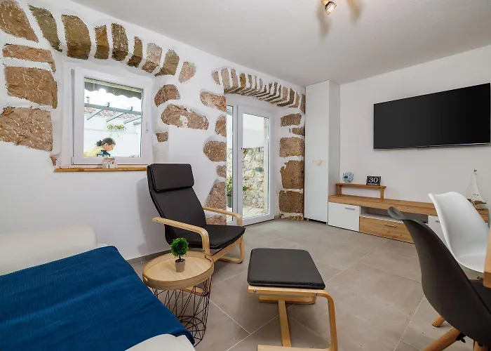 Malerisches Steinhaus Mit Privatpool, Bbq, Waschmaschine, Liegen, Klimatisierte Schlafzimmer Case de vacanță