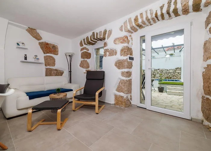 Malerisches Steinhaus Mit Privatpool, Bbq, Waschmaschine, Liegen, Klimatisierte Schlafzimmer Case de vacanță Grižane