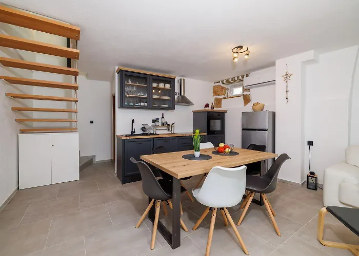 Casa de Férias Malerisches Steinhaus Mit Privatpool, Bbq, Waschmaschine, Liegen, Klimatisierte Schlafzimmer Grižane