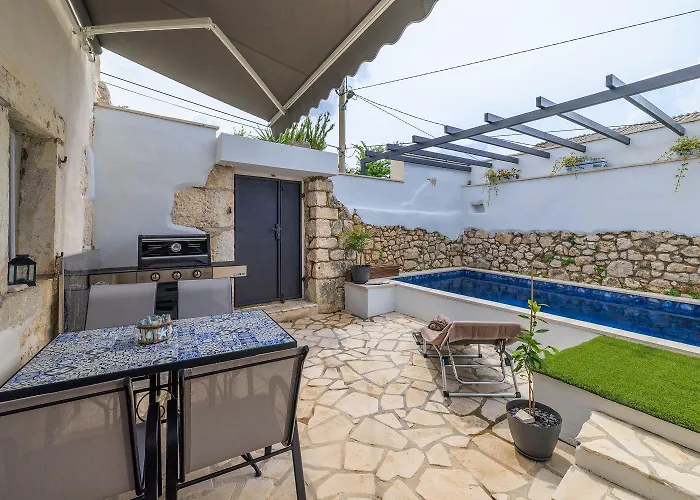 Malerisches Steinhaus Mit Privatpool, Bbq, Waschmaschine, Liegen, Klimatisierte Schlafzimmer Case de vacanță Grižane